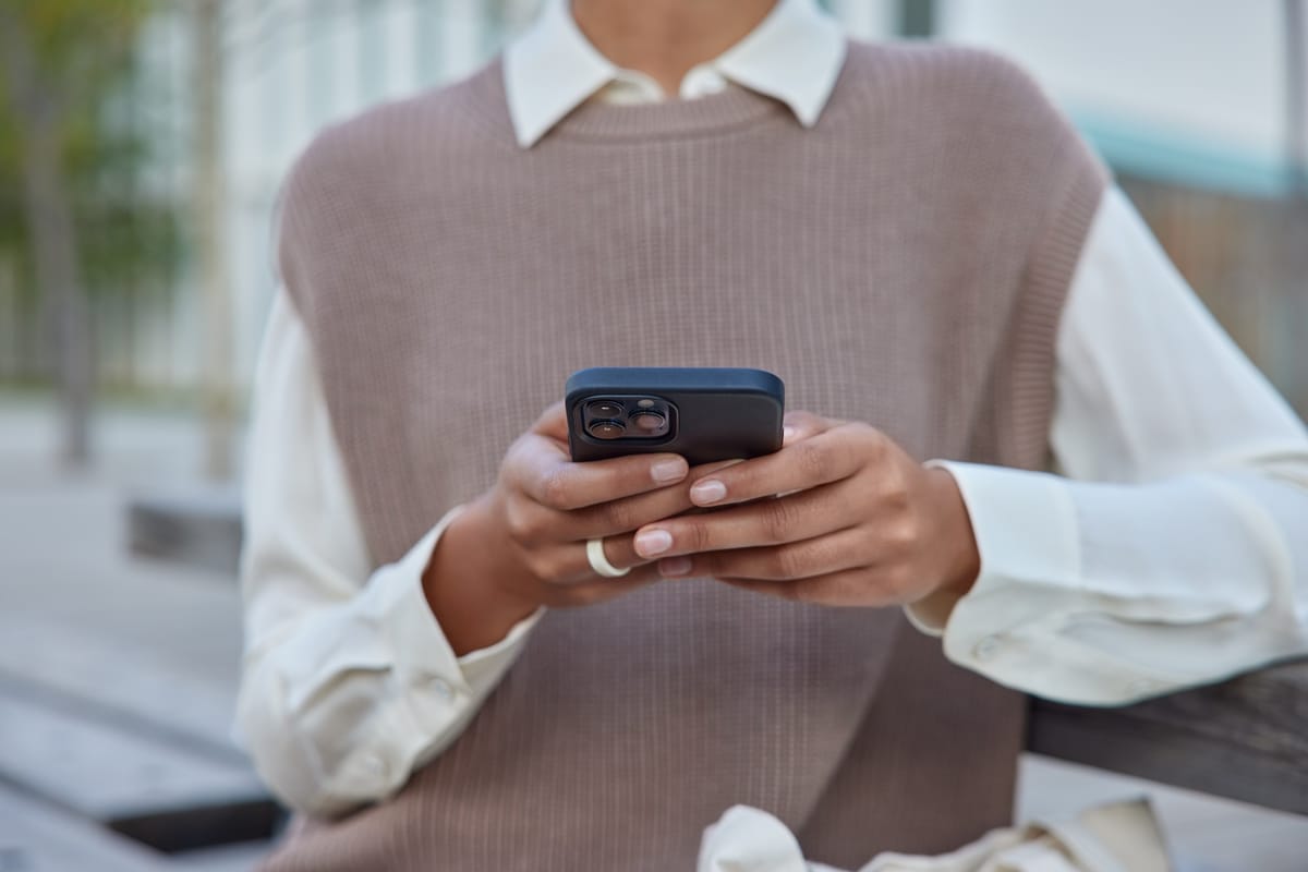 Mitos vs. Fakta tentang eSIM: Benarkah eSIM Lebih Mahal?